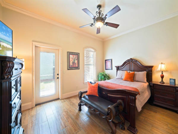 Luxurious Coastal Retreat in Miramar Beach - 7-Bedroom Home Near Beach